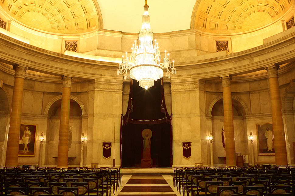 rashtrapatibhavan.gov.in : The Durbar Hall of Rashtrapati Bhavan is used to host Civil and Defence Investiture Ceremonies wherein the President of India confers the prestigious honours to the recipients. 

